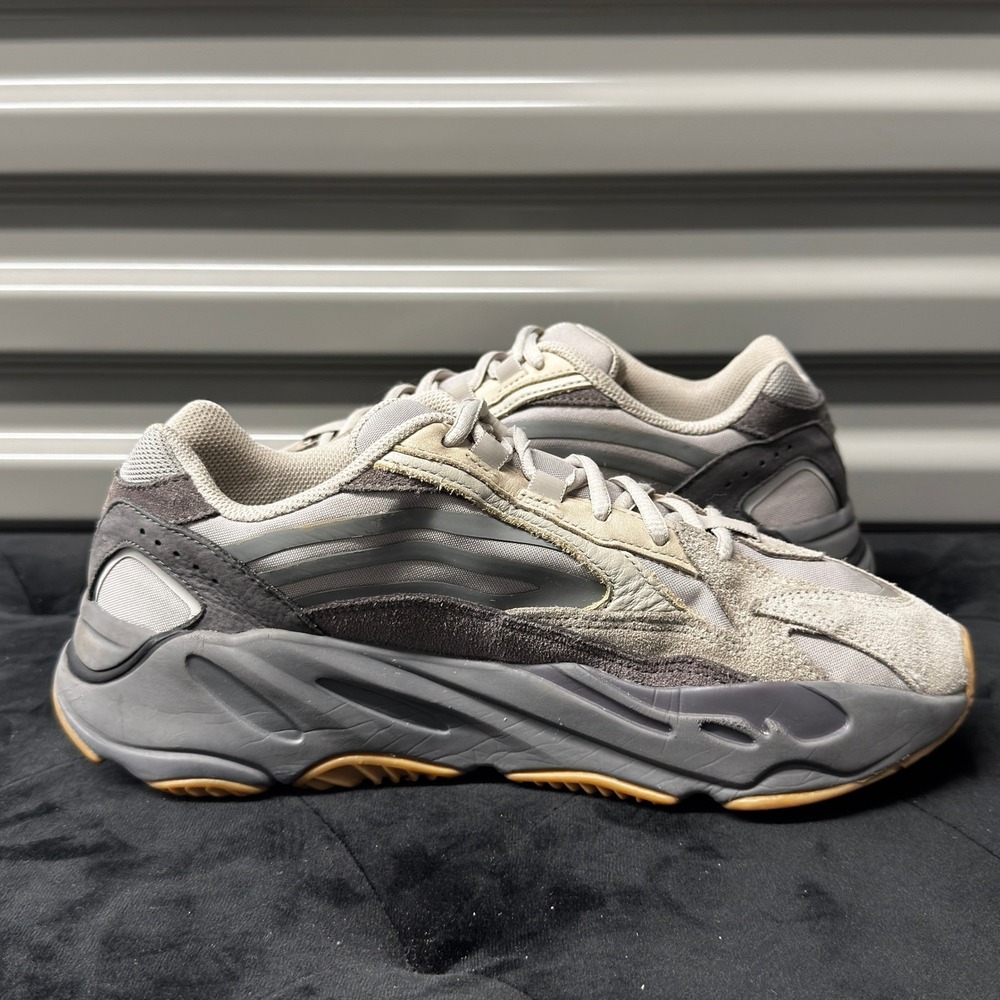 Size 8 - Adidas Yeezy Boost 700 V2 Tephra Grey Beige Gum FU7914 Mens Sneakers - Picture 4 of 9